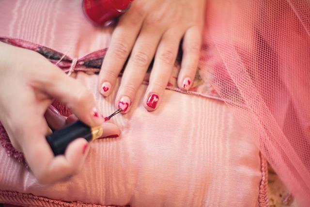 Expert Recommendations: Choosing Healthier Nail Polishes for Stronger Nails