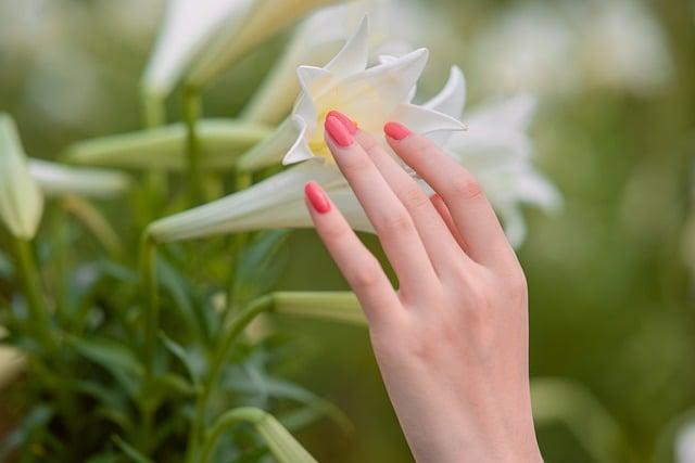 Spotting the Subtle: Unveiling Hidden⁣ Indicators of‌ Nail Fungus