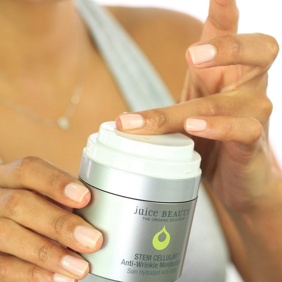 Lighten Up Expert Tips for Choosing the Perfect Warm-Weather Moisturizer