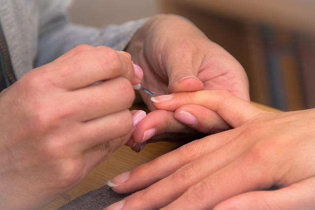 Choosing the Right Products for Healthy Nails